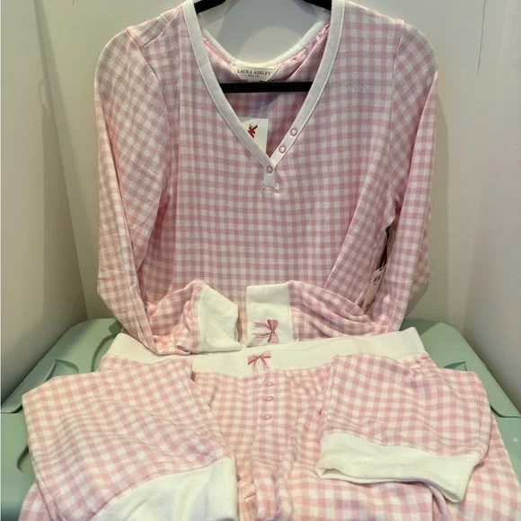 Super Comfy Laura Ashley Pink/White Gingham PJ’s with Bow Accents- Adult L- NWT - Picture 1 of 4